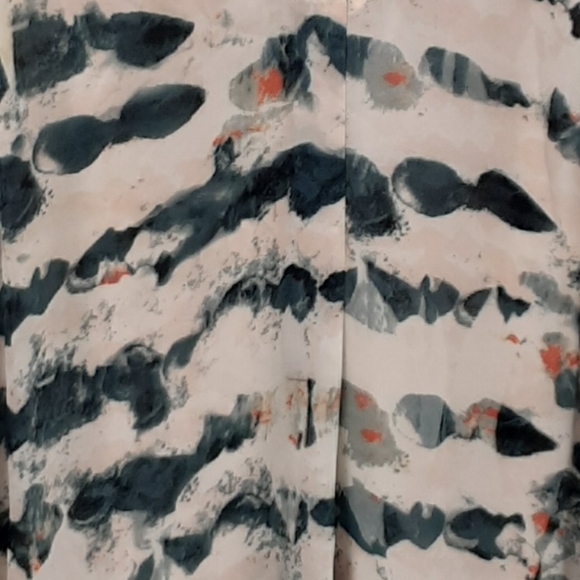 Cabi Blush Gelato V-Neck Flowy Blouse Style 5035 - Picture 10 of 10